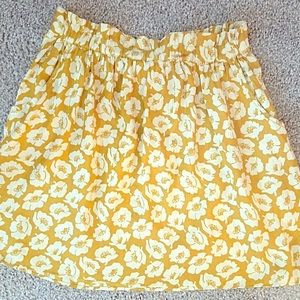 Cute Little skirt! XS/S w/ Pockets. Mustard & whte